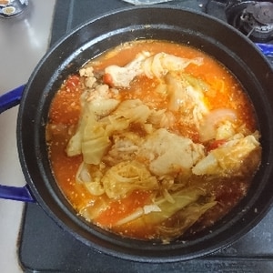 重ねて蒸すだけ、鍋にお任せの鶏のトマト煮